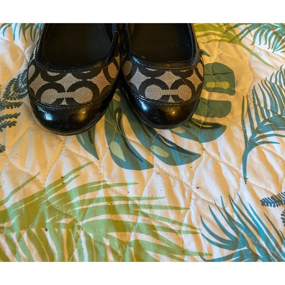 COACH FLATS - Picture 2 of 3